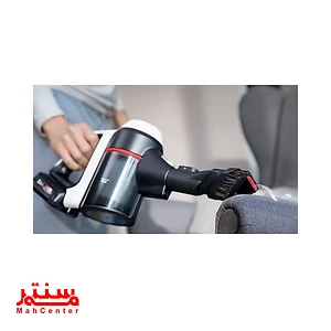 جاروشارژی بوش مدل BCS712GB در حال نظافت فرش با برس چرخشی و چراغ LED.